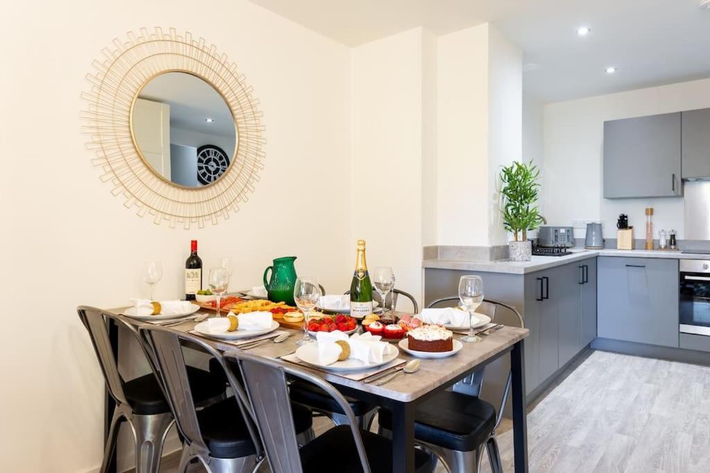 Waterside 2 Bed Apartment Taunton & Free Off Road Parking & Wifi Exterior foto