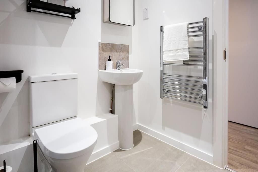 Waterside 2 Bed Apartment Taunton & Free Off Road Parking & Wifi Exterior foto