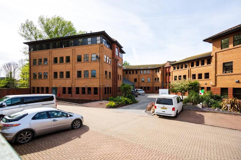Waterside 2 Bed Apartment Taunton & Free Off Road Parking & Wifi Exterior foto